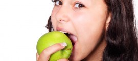 girl-eating-apple